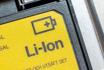 Omniprésentes dans nos cadeaux de Noël,  quel risque représentent les batteries lithium-ion ?